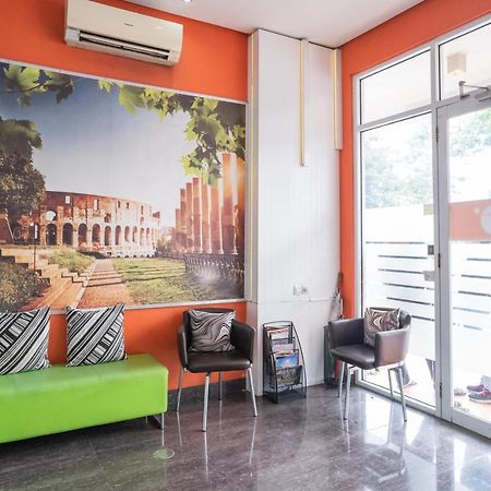 Reddoorz At Tirta Mansion Paramount Gading Cicayur Eksteriør billede