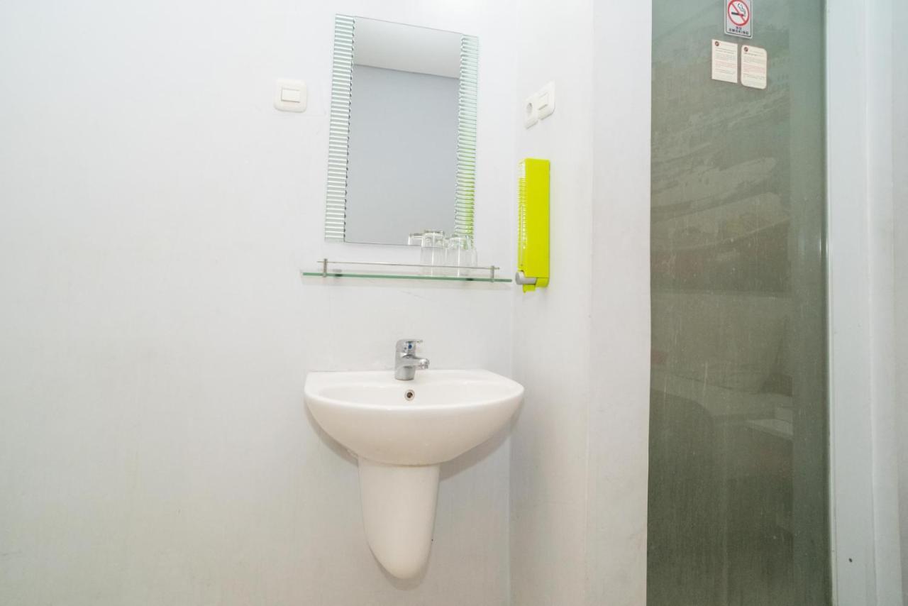 Reddoorz At Tirta Mansion Paramount Gading Cicayur Eksteriør billede