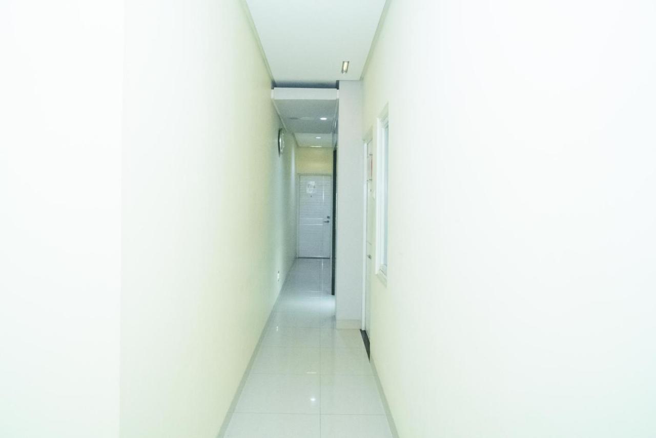 Reddoorz At Tirta Mansion Paramount Gading Cicayur Eksteriør billede