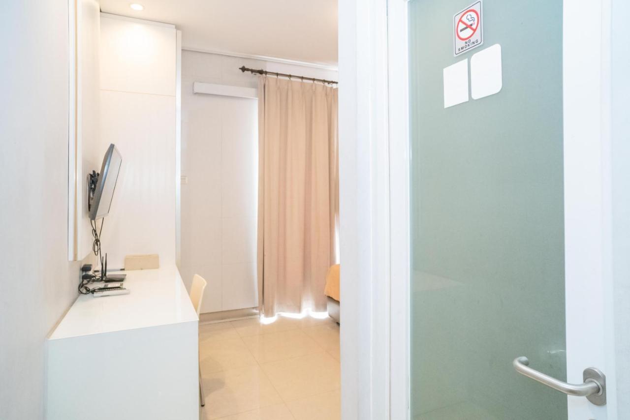 Reddoorz At Tirta Mansion Paramount Gading Cicayur Eksteriør billede